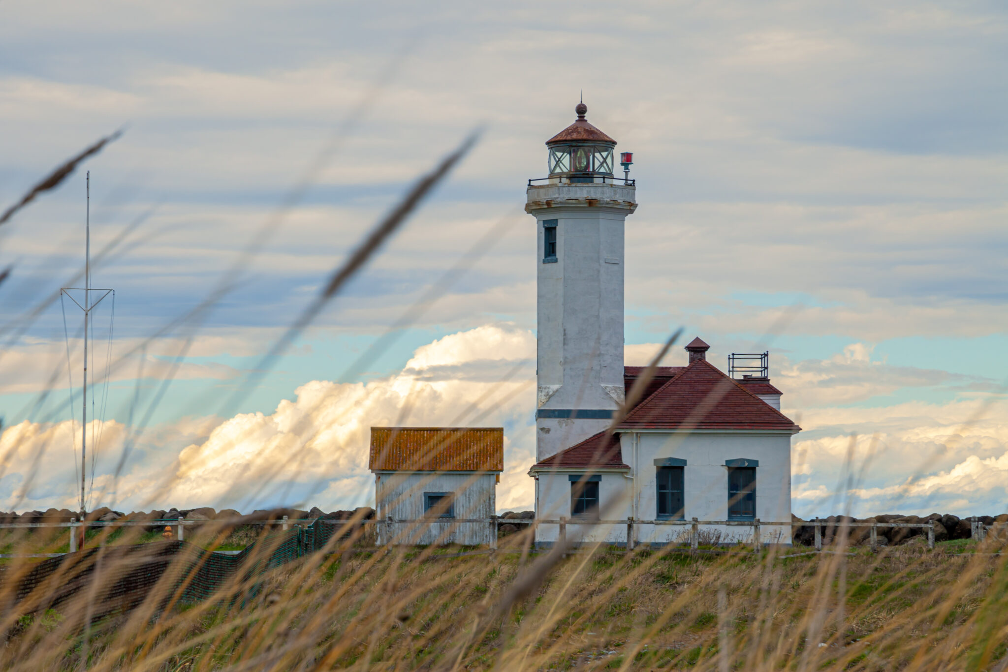 Day-hiking-Washington-State-Lighthouse